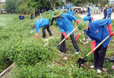 Tận tụy phục vụ nhân dân